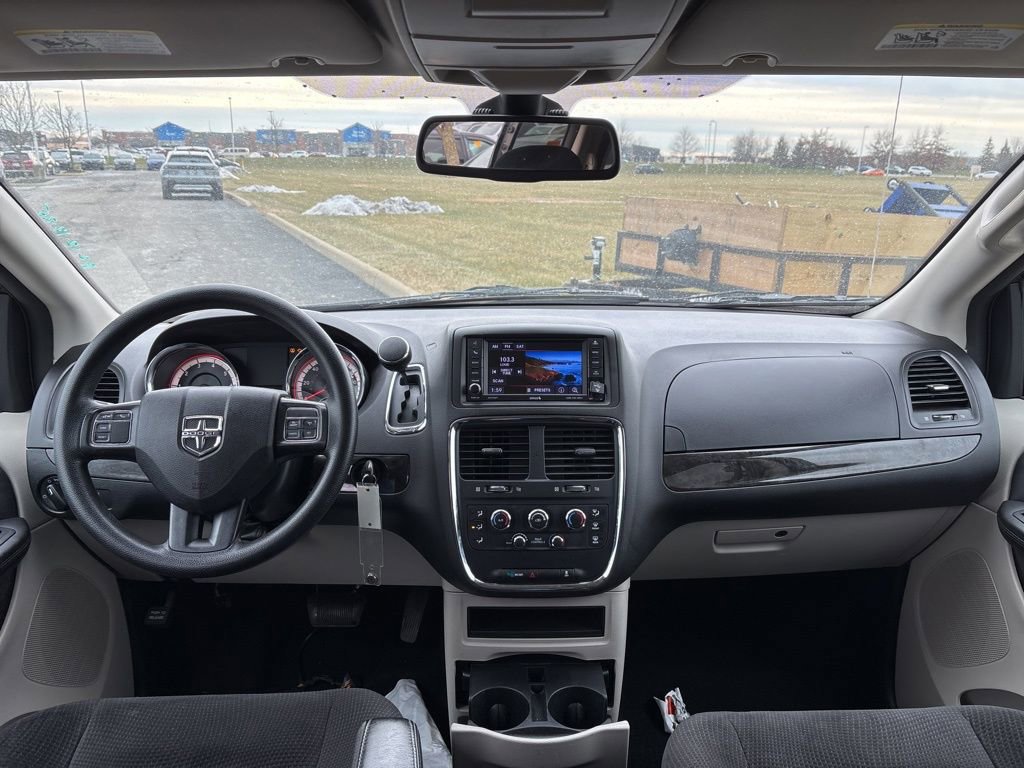 Used 2018 Dodge Grand Caravan SE w/ UConnect Hands-Free Group image 18