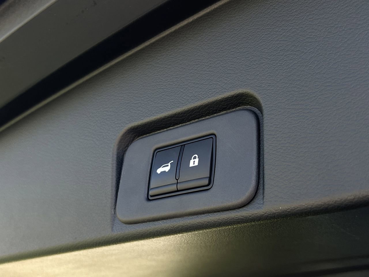 Certified 2025 Nissan Rogue Platinum image 29