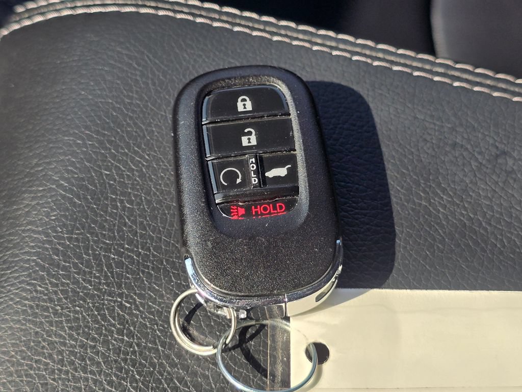 Used 2025 Honda Pilot Touring image 35