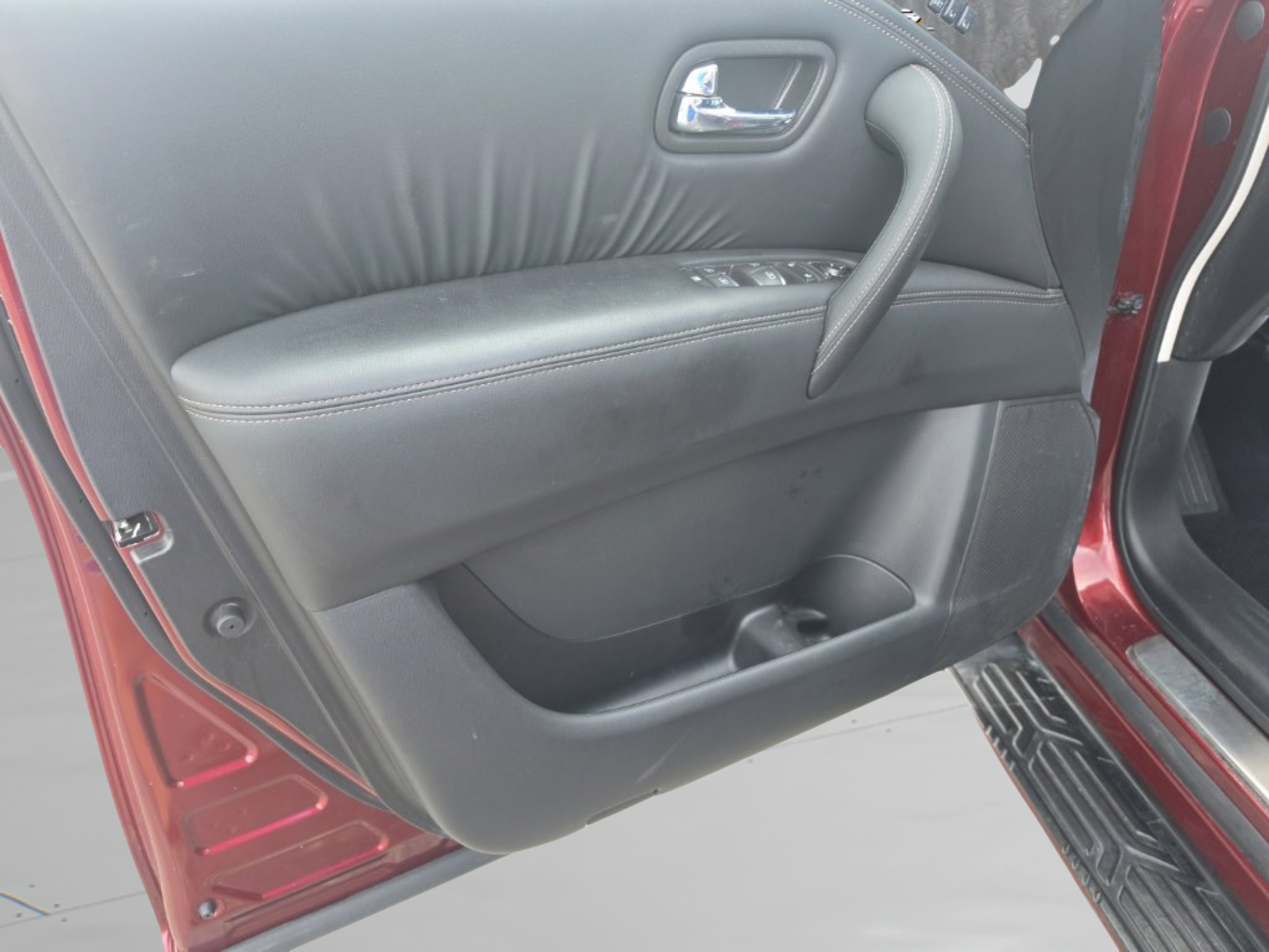 Used 2024 Nissan Armada Platinum w/ Captain's Chairs Package RWD image 12