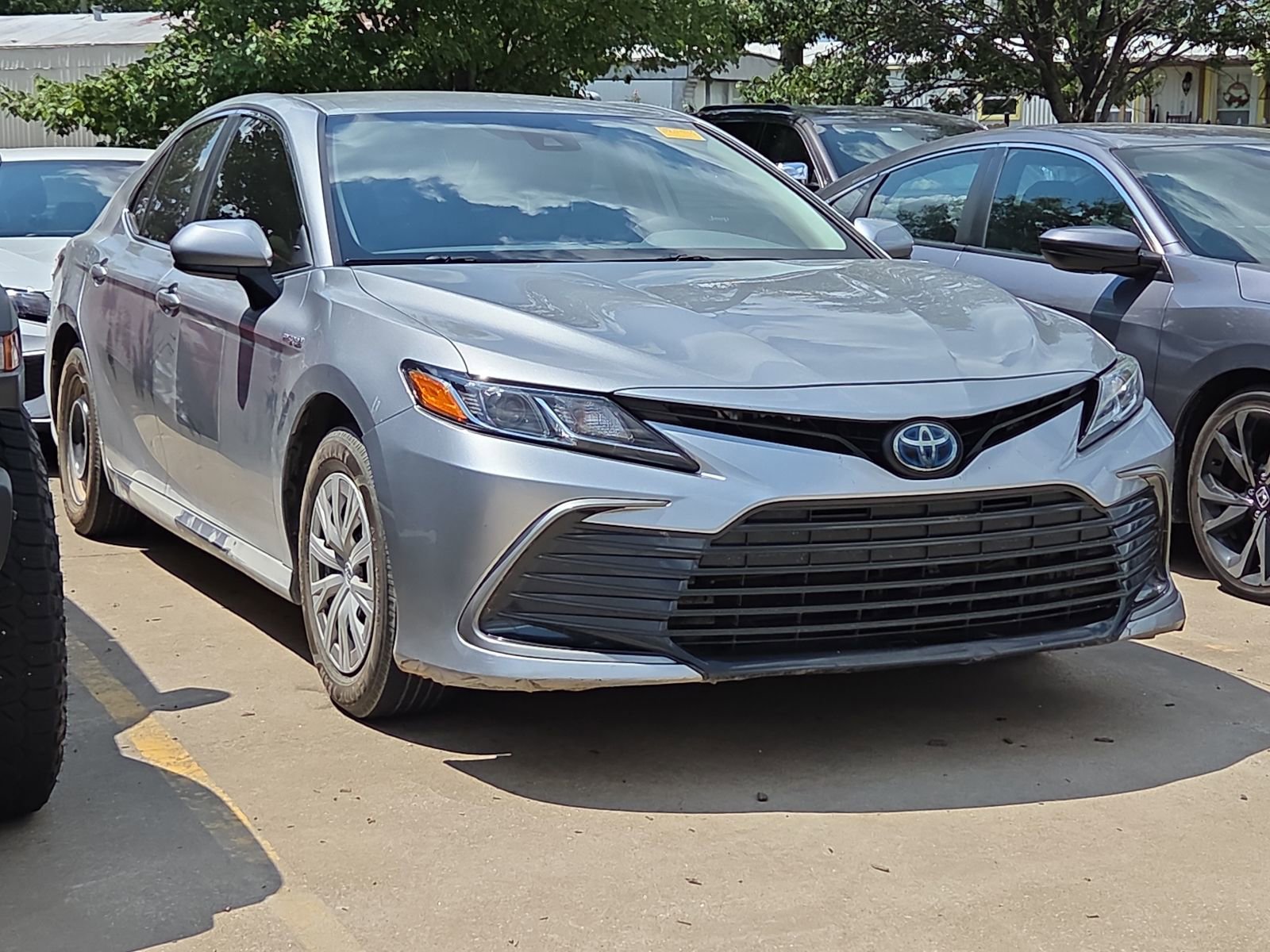 Used 2021 Toyota Camry LE image 1