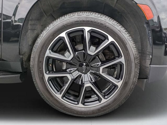 Used 2021 Chevrolet Suburban RST w/ Luxury Package RWD image 10