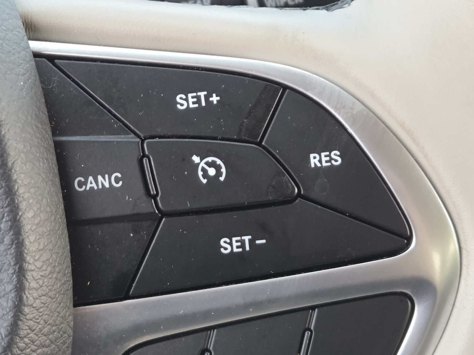 Used 2020 Chrysler Pacifica Limited FWD image 9