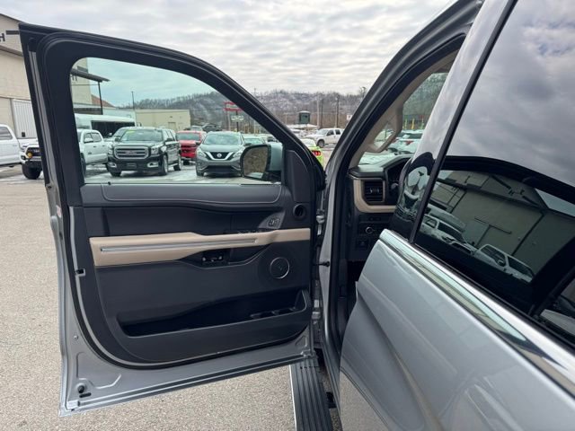 Used 2024 Ford Expedition Max Limited image 12