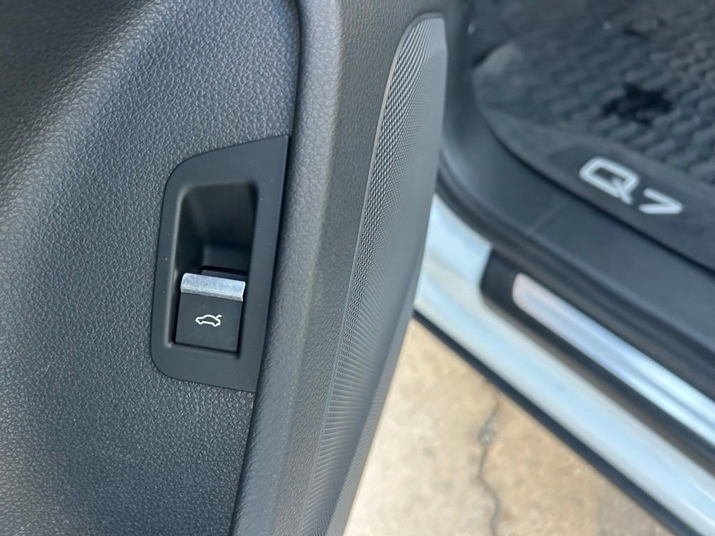 Used 2023 Audi Q7 2.0T Premium w/ Towing Package image 54