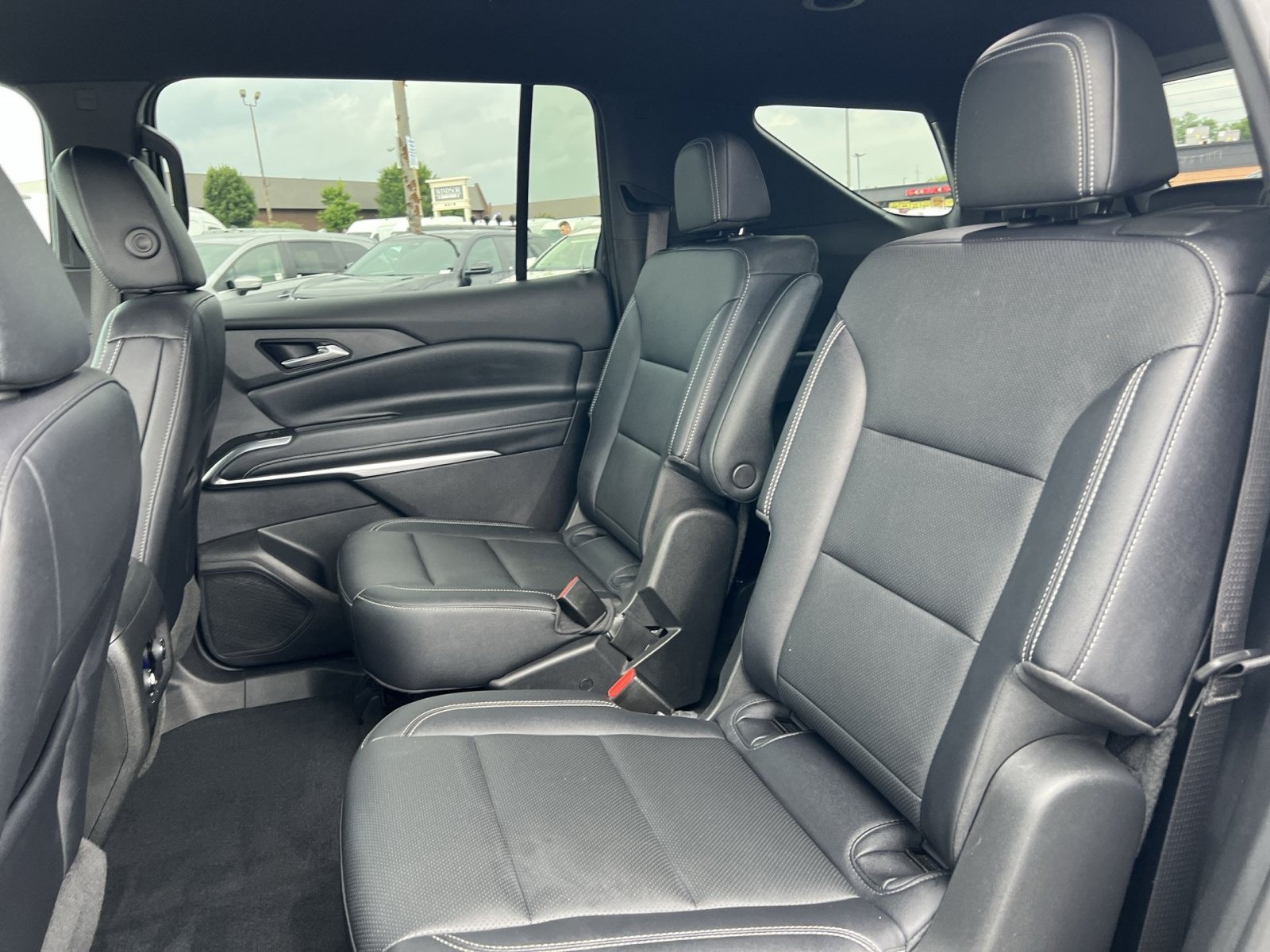 Used 2025 Chevrolet Traverse LT AWD/4WD image 24