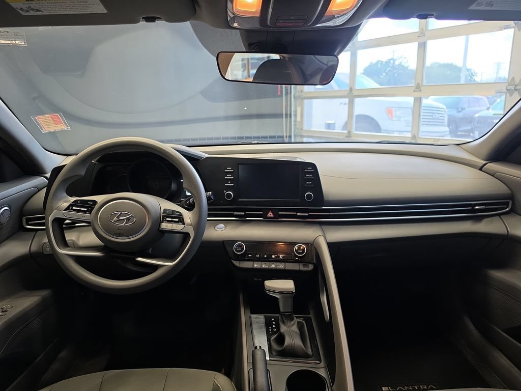 Used 2022 Hyundai Elantra SEL FWD image 17