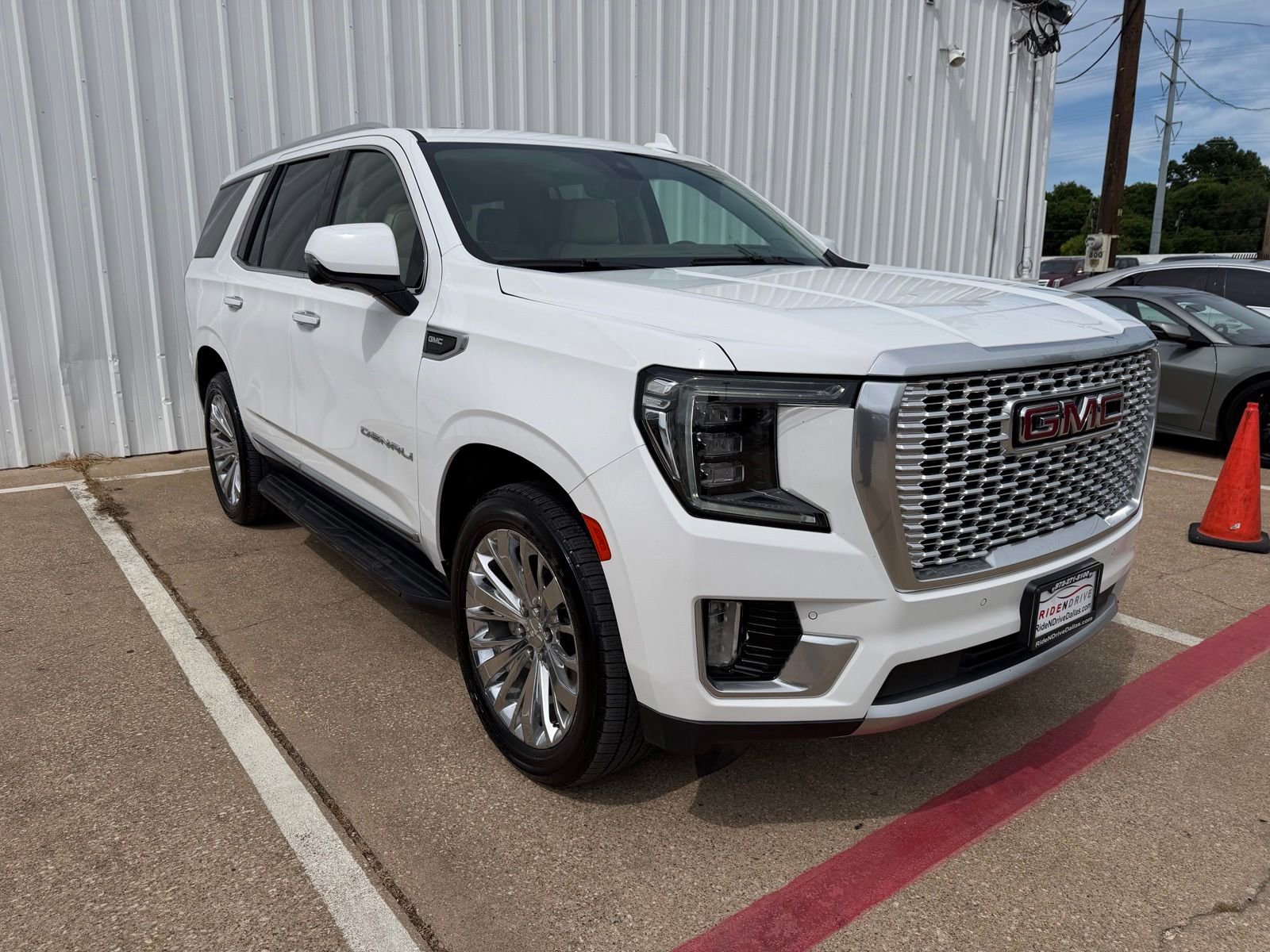 Used 2021 GMC Yukon Denali AWD/4WD image 9