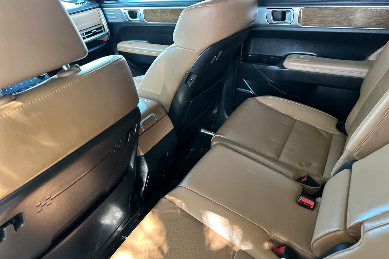 Used 2024 Hyundai Santa Fe Limited FWD image 5