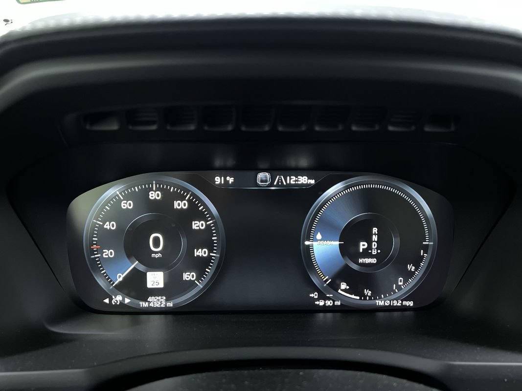 Used 2022 Volvo XC90 T8 R-Design w/ Advanced Package AWD/4WD image 19