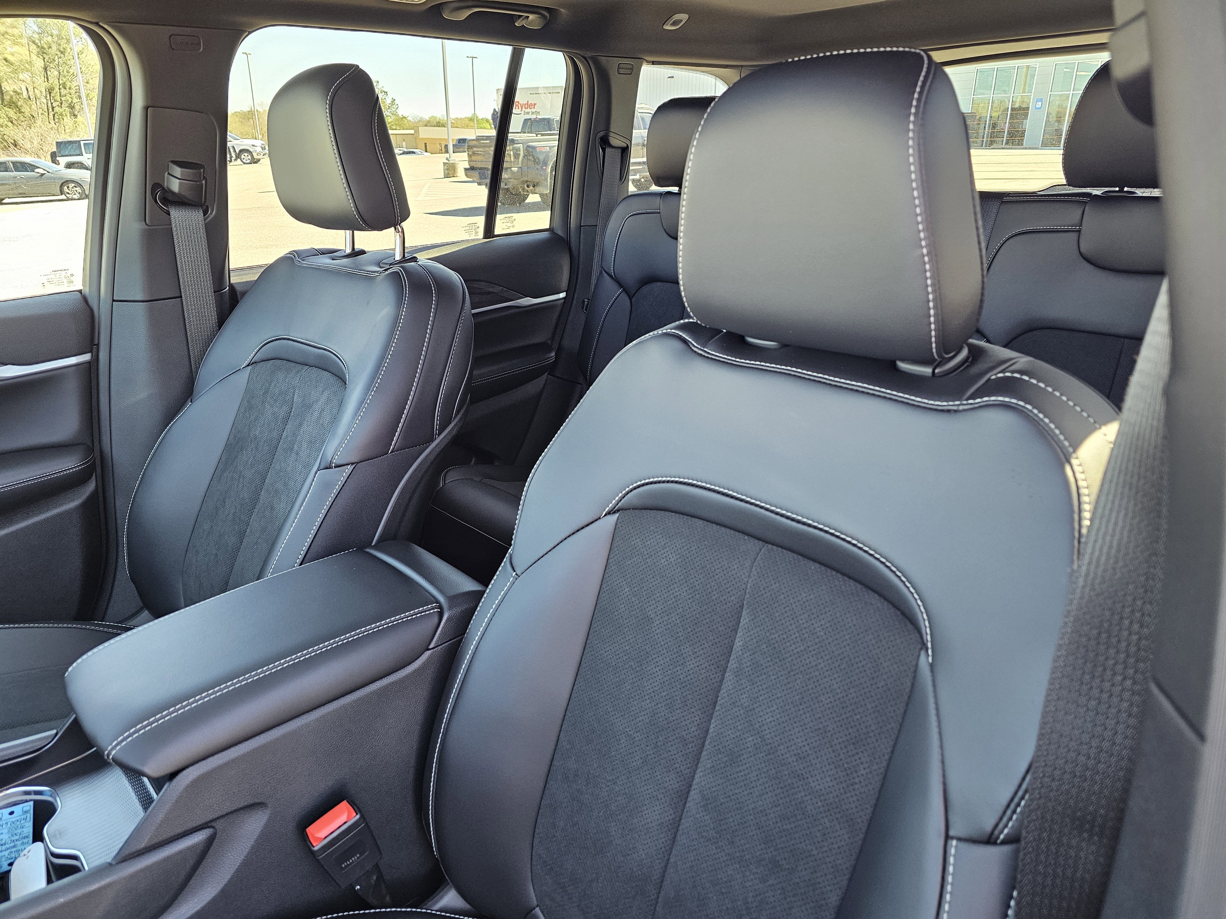 New 2026 Jeep Grand Cherokee Altitude image 17