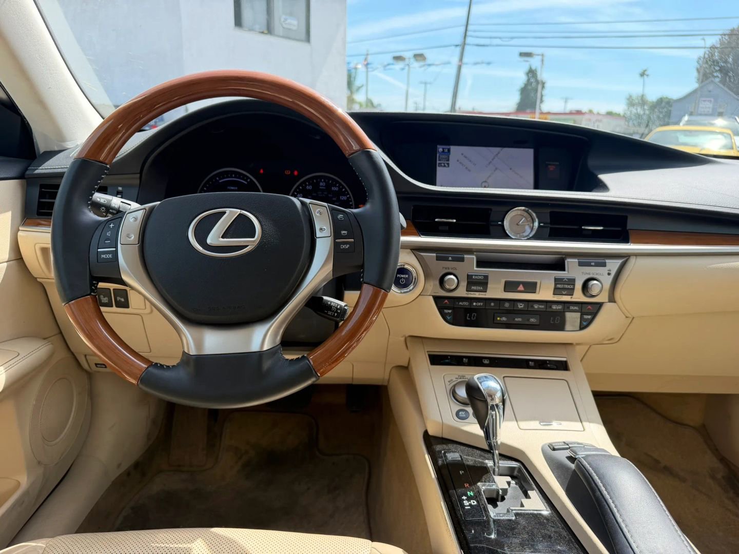 Used 2013 Lexus ES 300h w/ Luxury Pkg FWD image 13