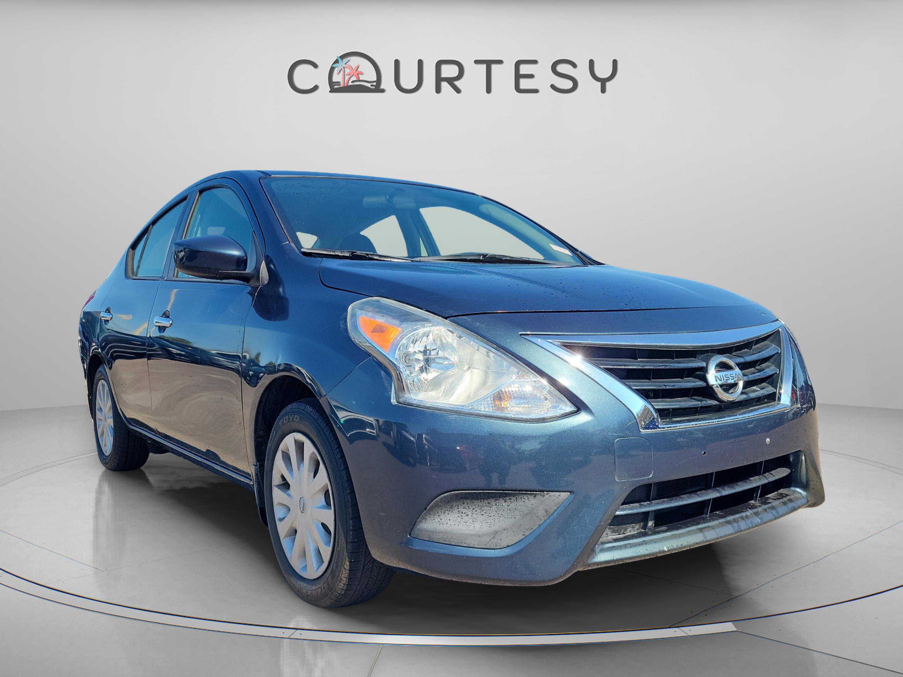 Used 2015 Nissan Versa SV image 5