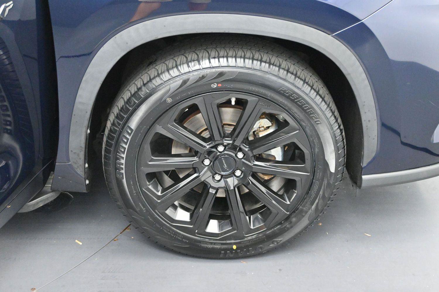 Used 2023 Toyota Highlander LE FWD image 33