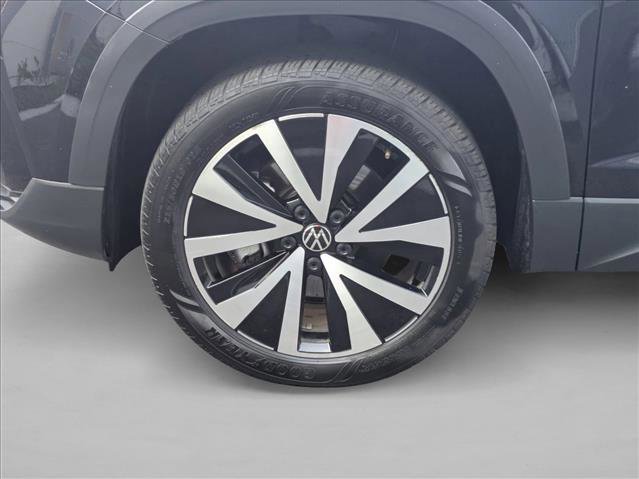 Used 2024 Volkswagen Taos SE image 24