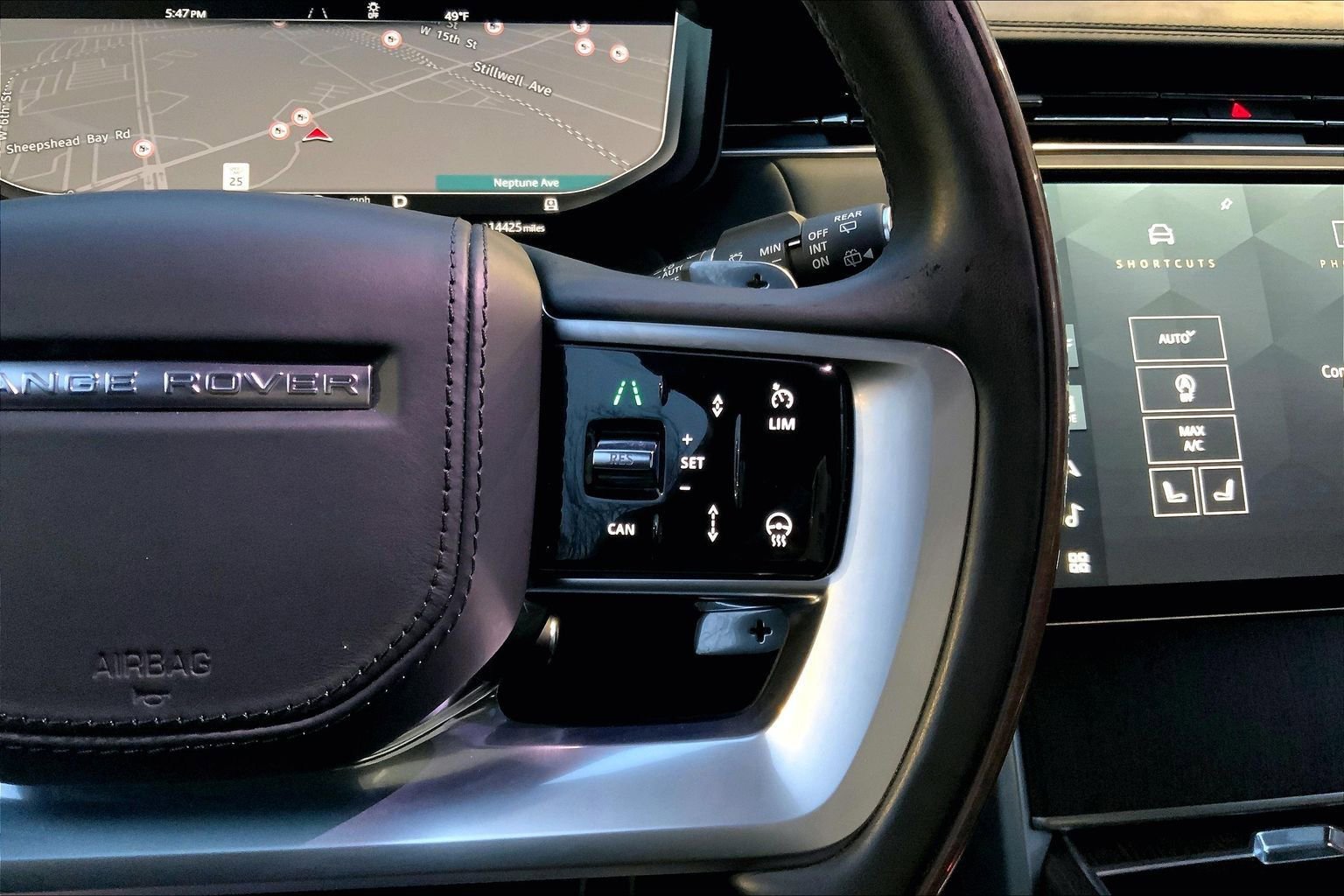 Used 2024 Land Rover Range Rover SE image 24