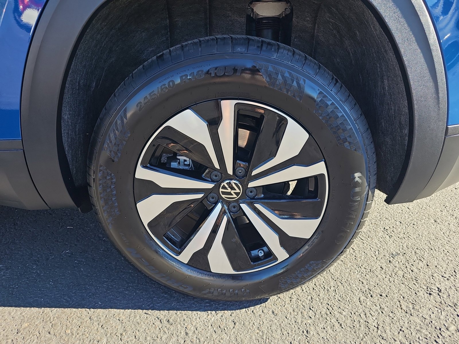 Certified 2025 Volkswagen Atlas Cross Sport SE image 26