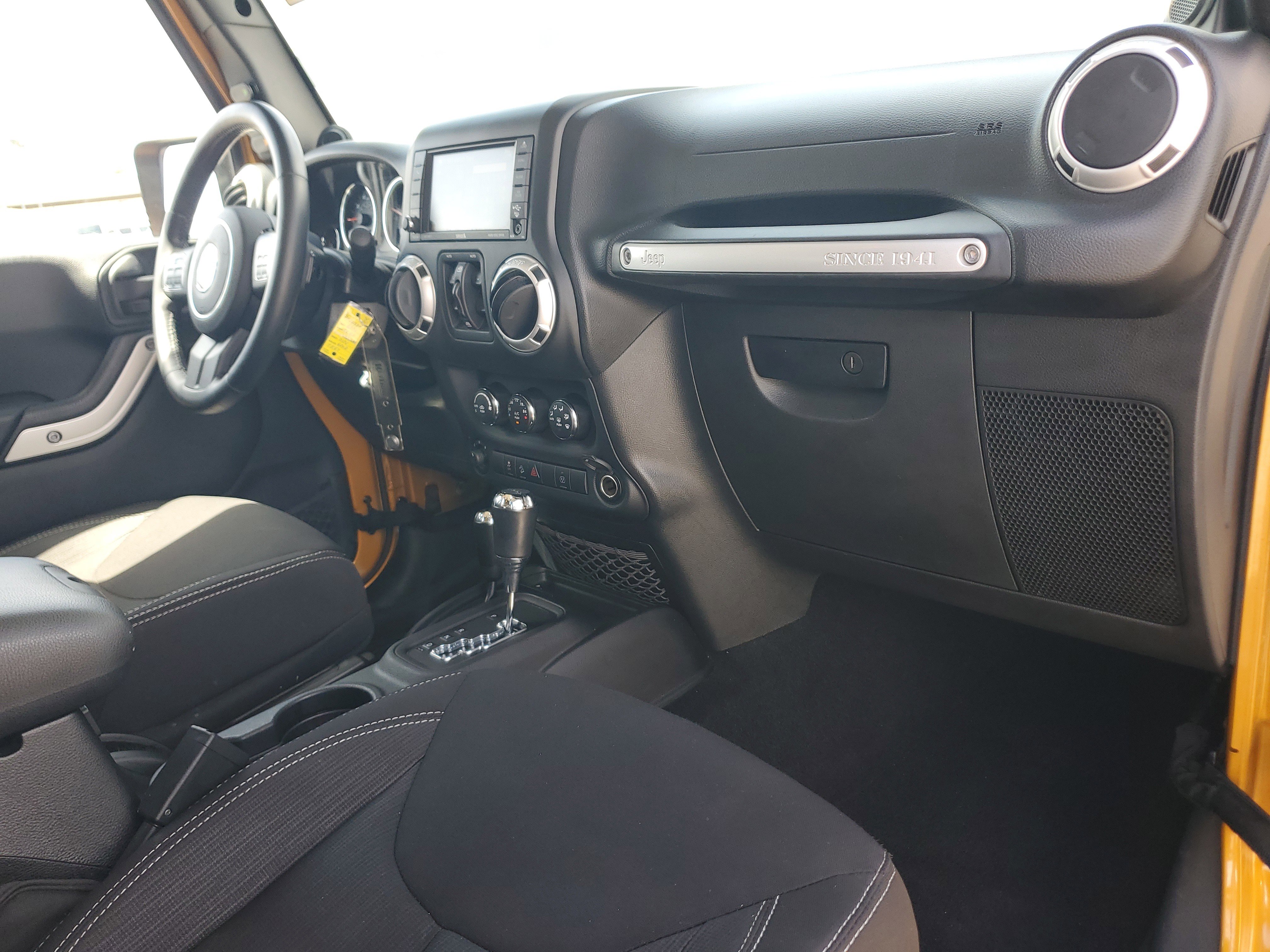 Used 2014 Jeep Wrangler Unlimited Sahara w/ Connectivity Group AWD/4WD image 17