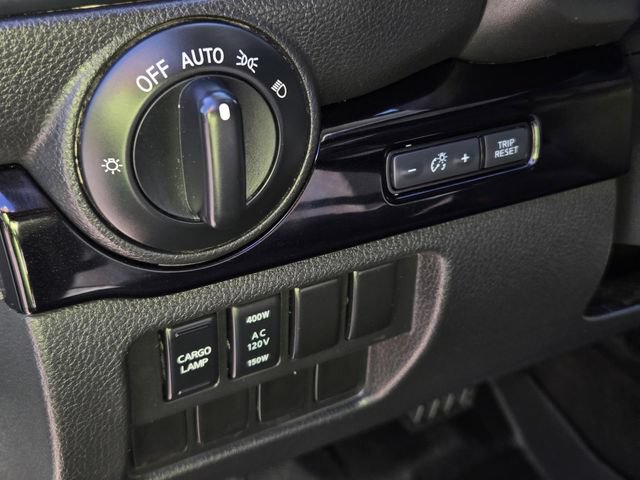 Used 2022 Nissan Titan SV w/ SV Convenience Package AWD/4WD image 18