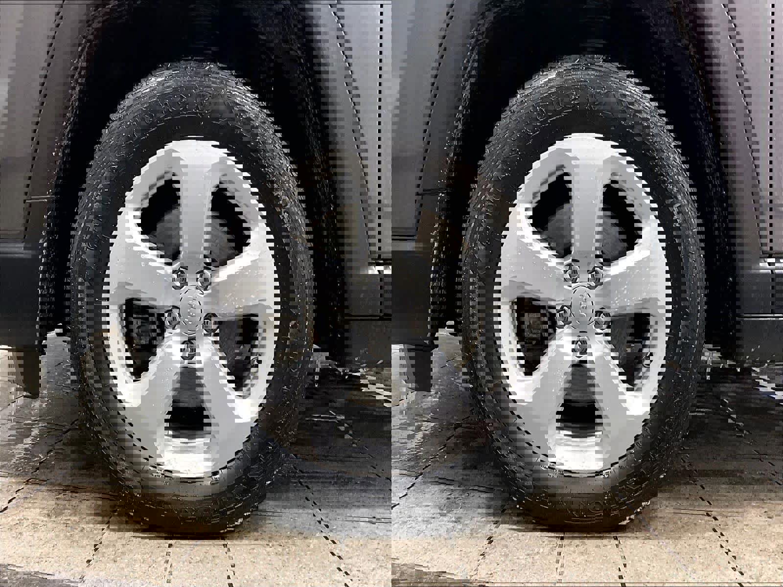 Used 2022 Jeep Compass Latitude w/ Mopar Graphics Package image 7