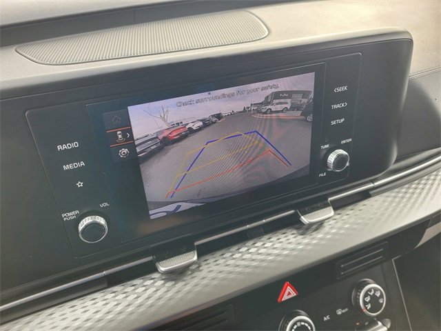 Used 2024 Kia Carnival LX image 12