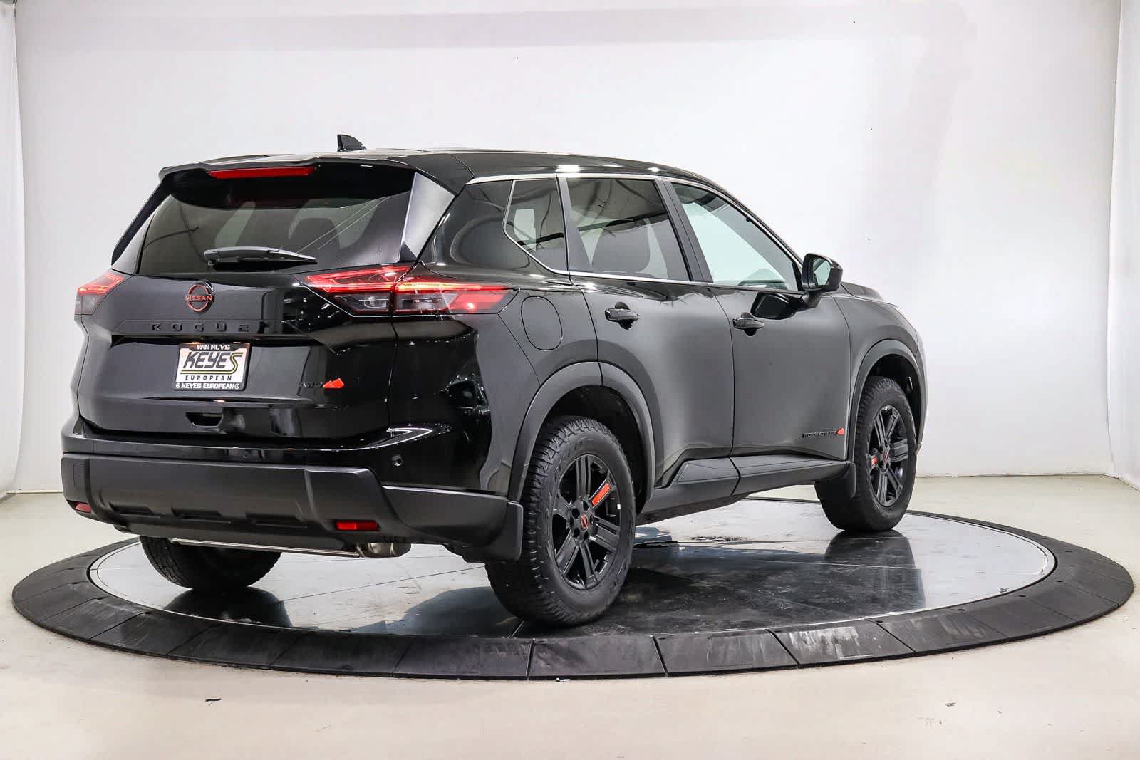 Used 2025 Nissan Rogue SV AWD/4WD image 4