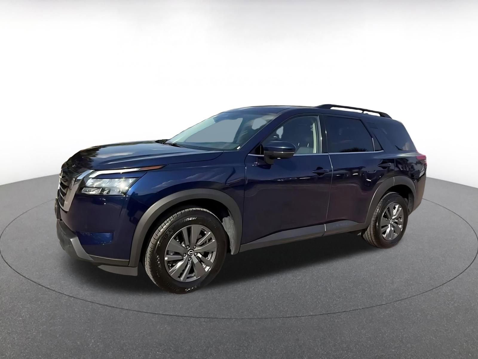 Used 2025 Nissan Pathfinder SV image 8