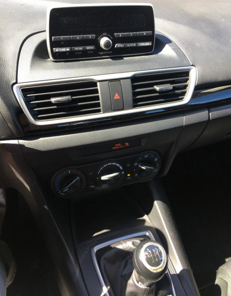 Used 2014 MAZDA MAZDA3 i SV image 9