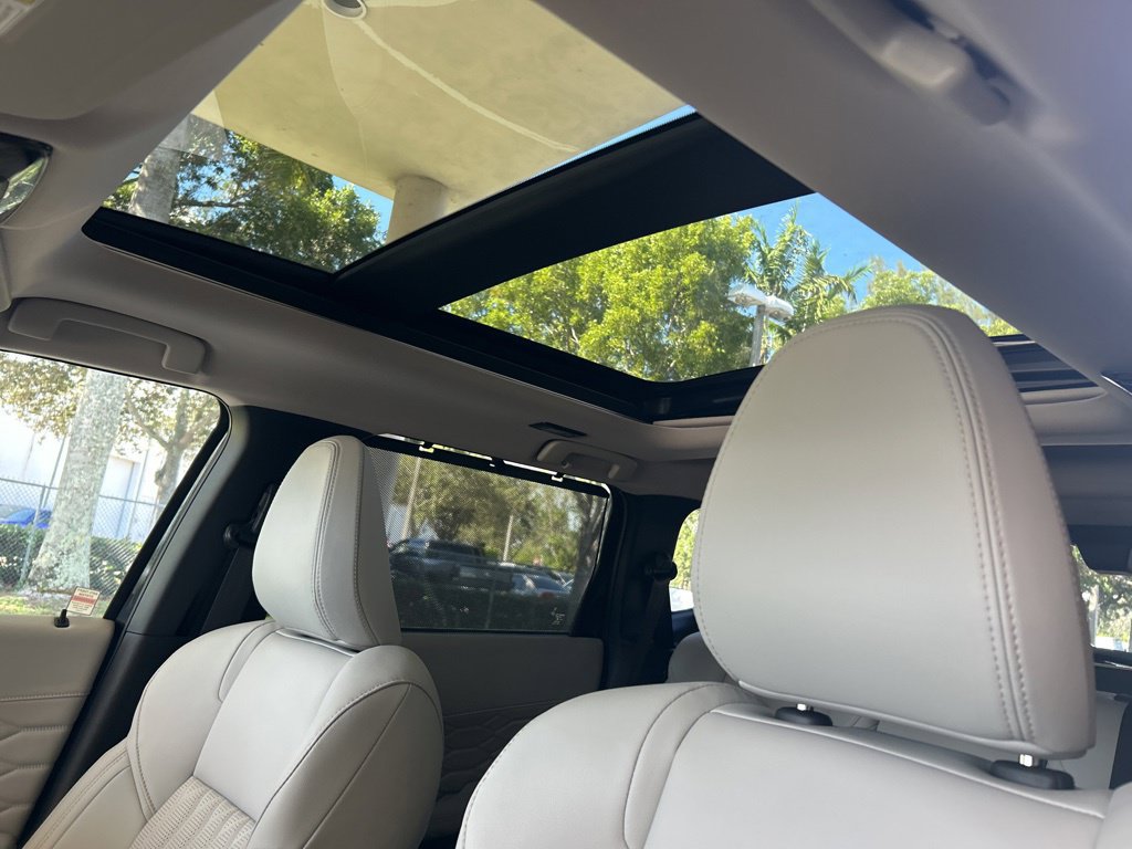 New 2025 Mitsubishi Outlander AWD image 18