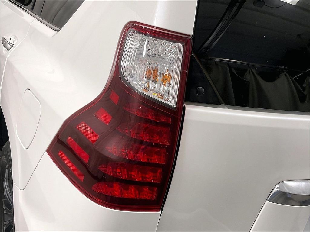 Used 2022 Lexus GX 460 Premium w/ Accessory Package AWD/4WD image 35
