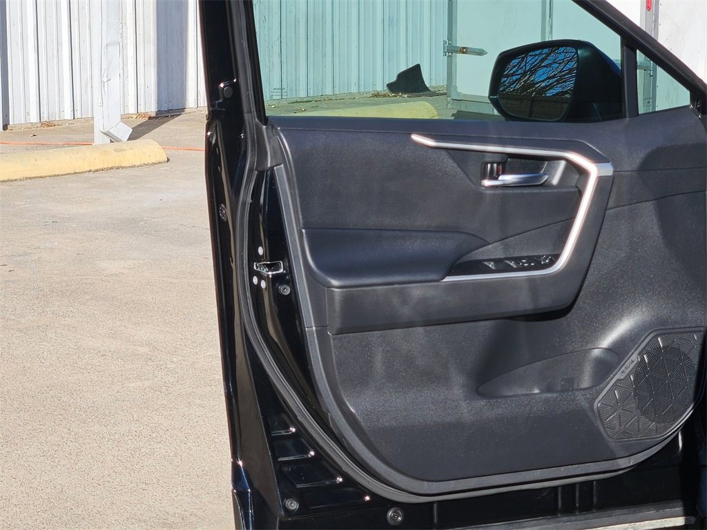 Used 2021 Toyota RAV4 XLE image 14