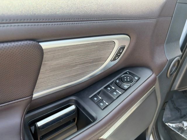 Used 2025 Ford Expedition Max Platinum w/ Platinum Ultimate Package AWD/4WD image 40