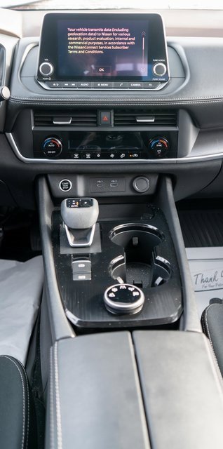 Used 2023 Nissan Rogue SV image 16