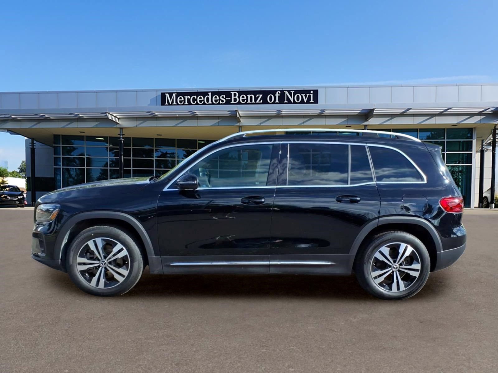 Certified 2025 Mercedes-Benz GLB 250 4MATIC image 2