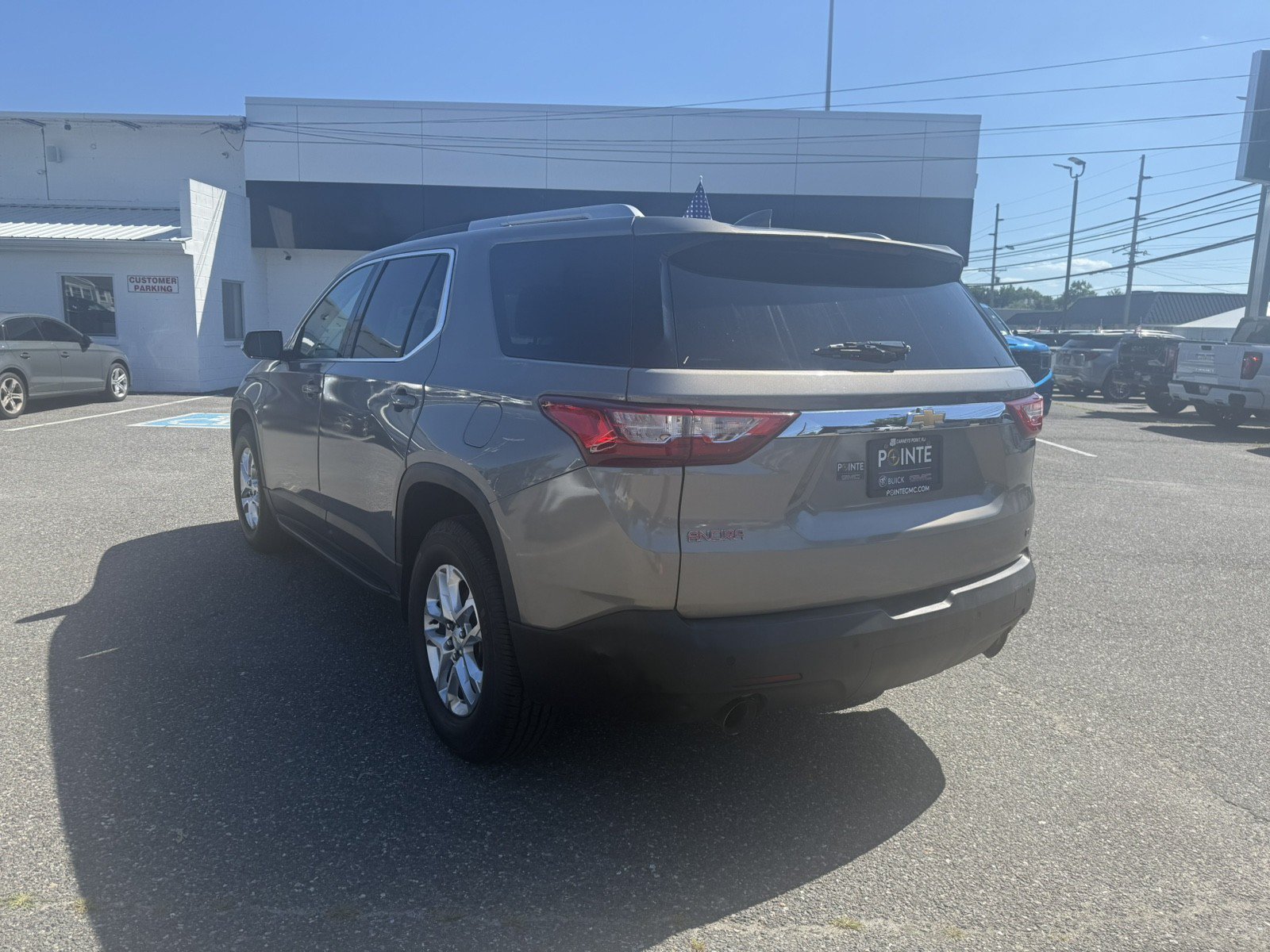 Used 2018 Chevrolet Traverse LT FWD image 5