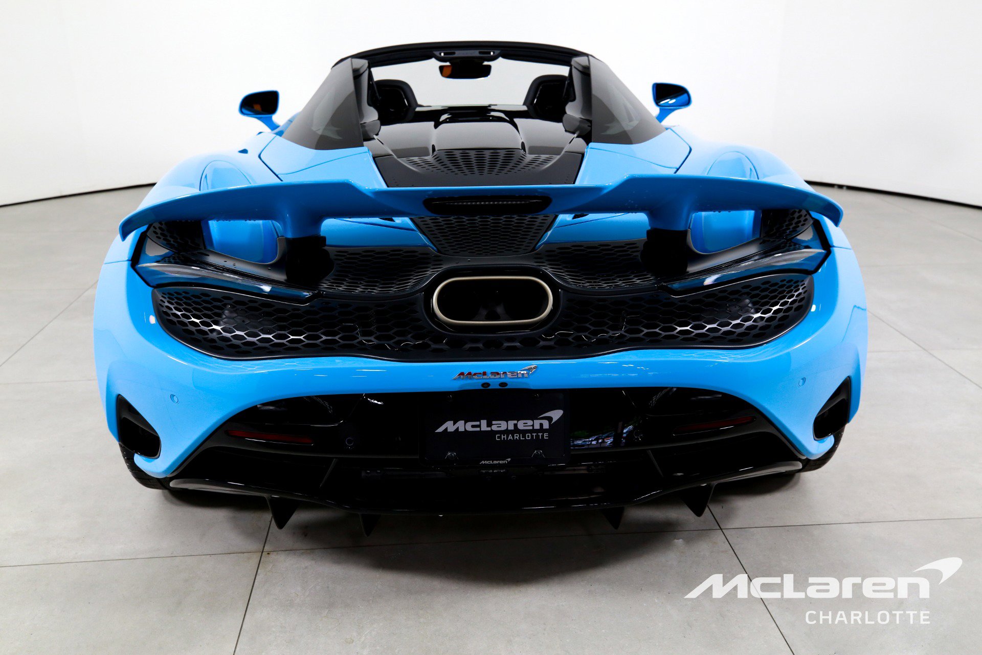 Used 2027 McLaren 750S Spider RWD image 9
