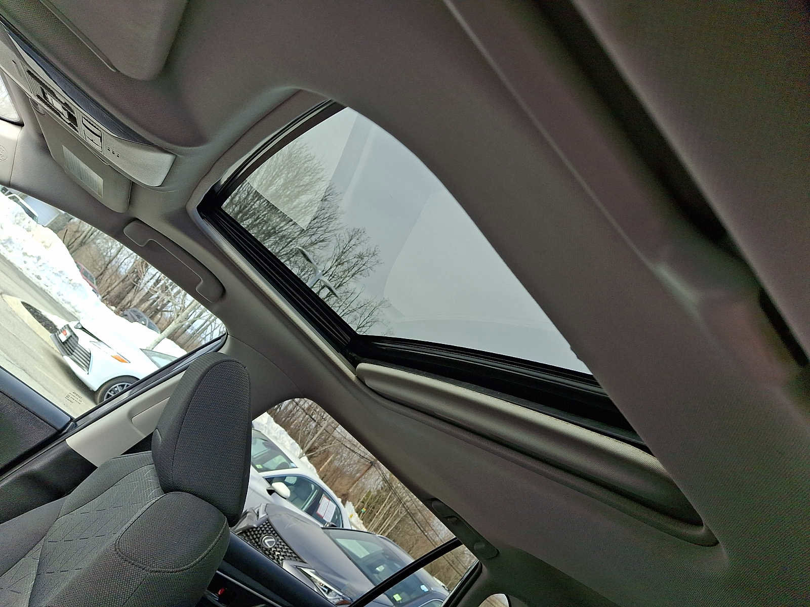 Used 2021 Toyota RAV4 XLE w/ Convenience Package image 16