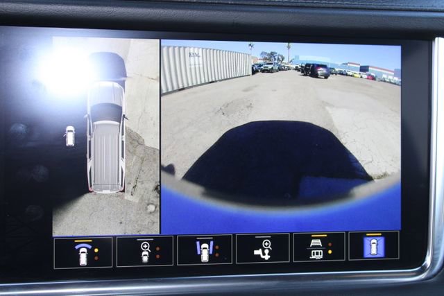 Used 2022 GMC Yukon XL Denali w/ Denali Premium Package AWD/4WD image 35