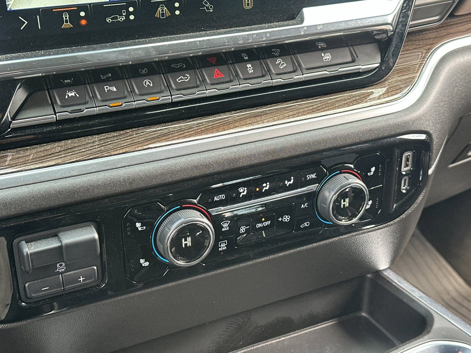 Used 2025 Chevrolet Silverado 1500 RST AWD/4WD image 19