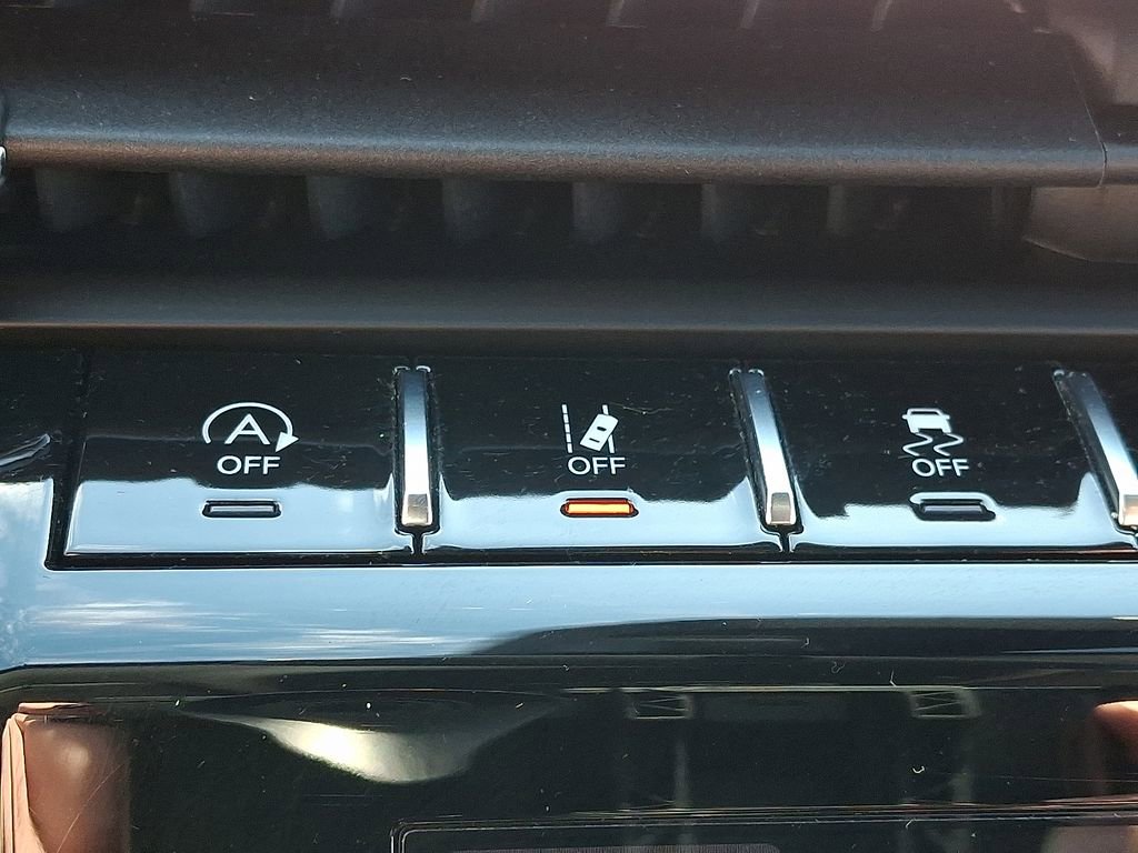 Used 2023 Jeep Grand Cherokee Laredo image 23