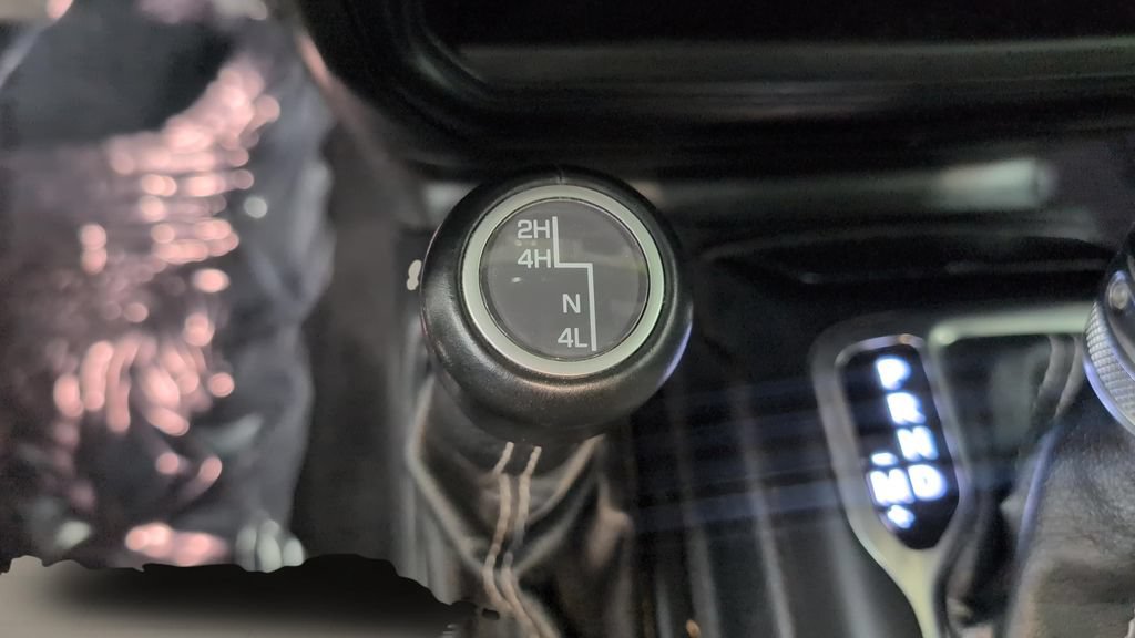 Used 2020 Jeep Wrangler Unlimited Sahara w/ Uconnect 4C Nav & Sound Group AWD/4WD image 28