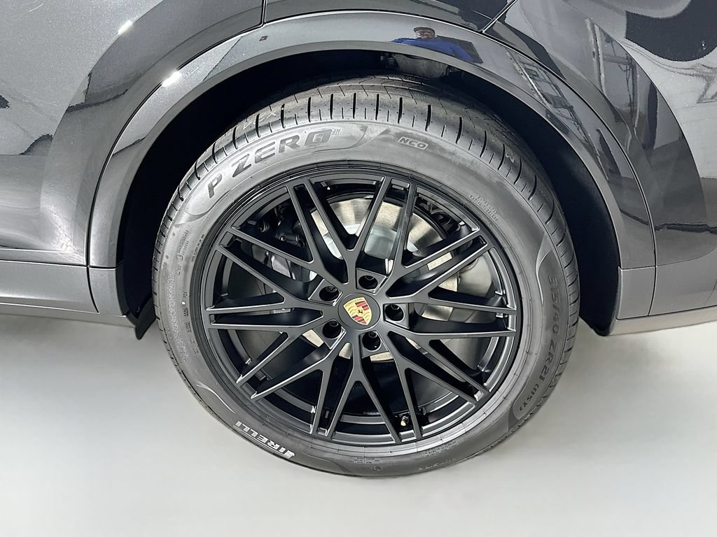 Certified 2026 Porsche Cayenne AWD/4WD image 34