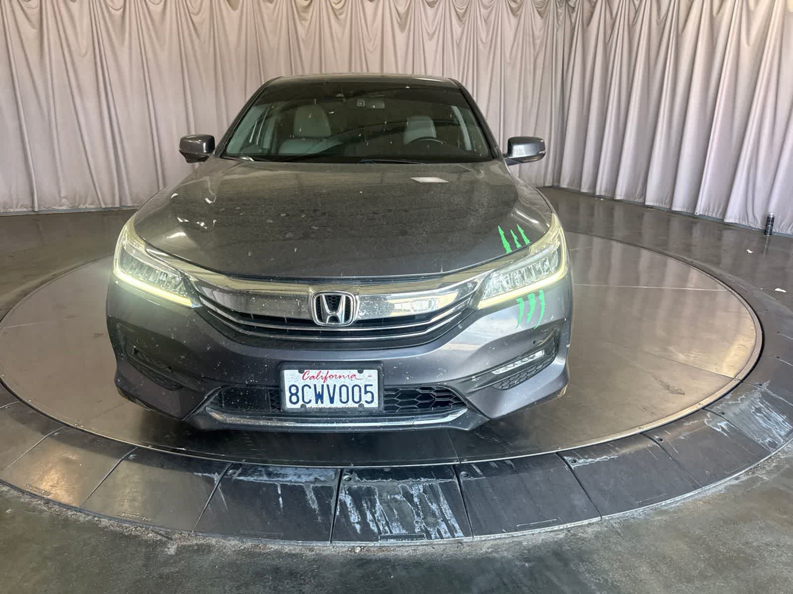 Used 2017 Honda Accord Touring image 2