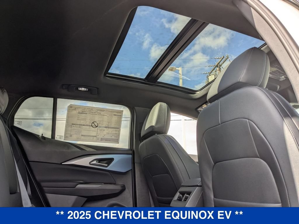 New 2025 Chevrolet Equinox EV LT AWD/4WD image 40
