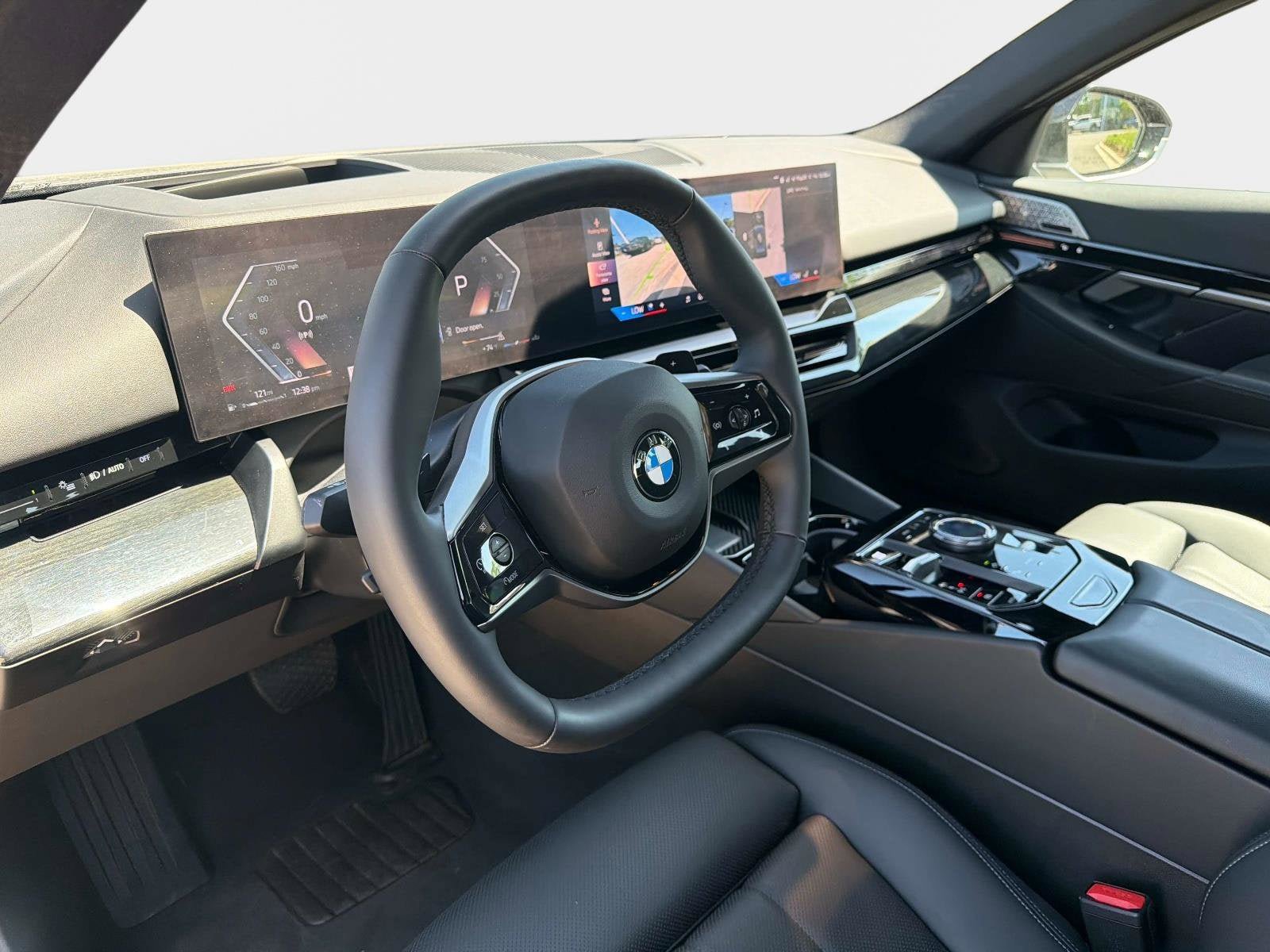 Used 2025 BMW 530i w/ Premium Package RWD image 18