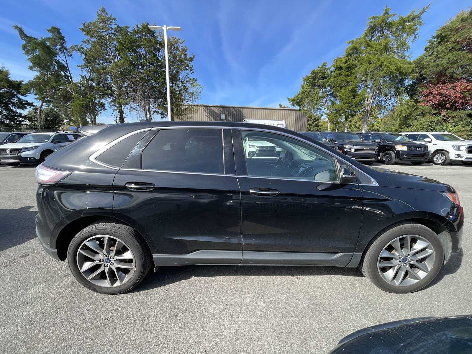 Used 2016 Ford Edge Titanium w/ Equipment Group 302A AWD/4WD image 8