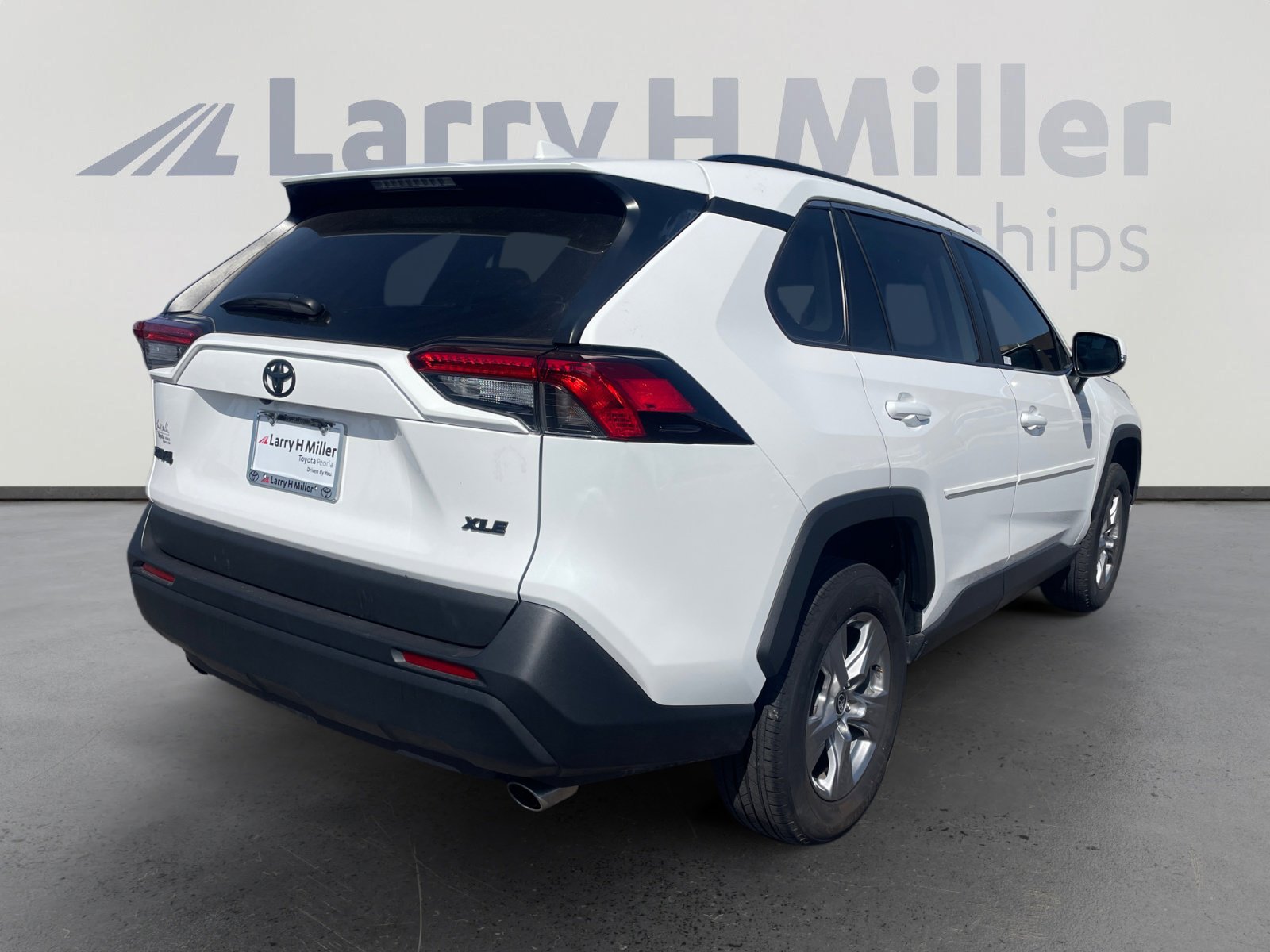 Certified 2022 Toyota RAV4 XLE w/ XLE Grade Weather Package FWD image 5