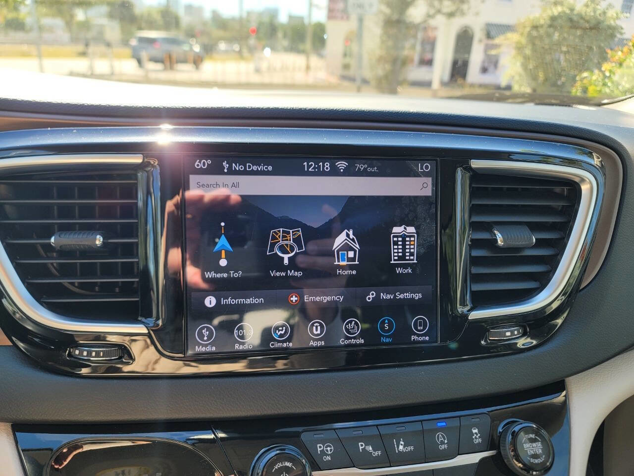 Used 2018 Chrysler Pacifica Touring-L Plus w/ Advanced Safetytec Group image 19