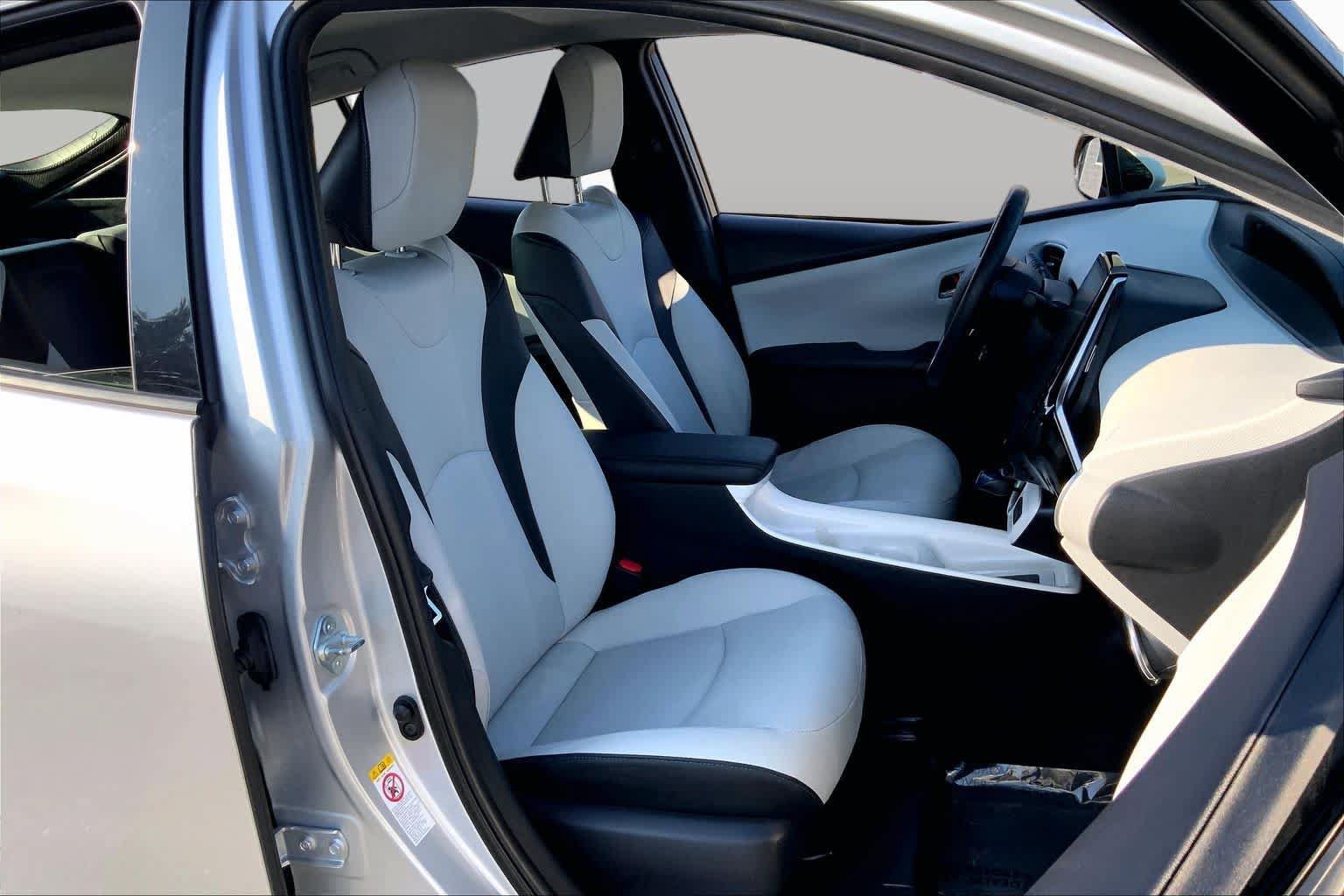 Used 2017 Toyota Prius Prime Advanced FWD image 9