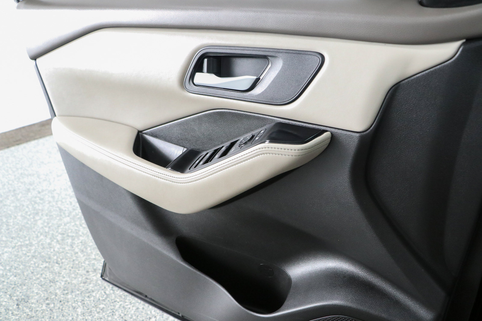 Used 2024 Nissan Rogue SV FWD image 21